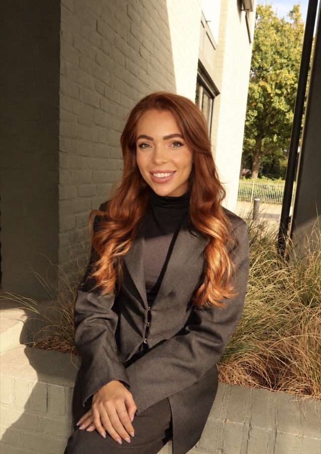 Demi Loo, Office manager bij idb Groep